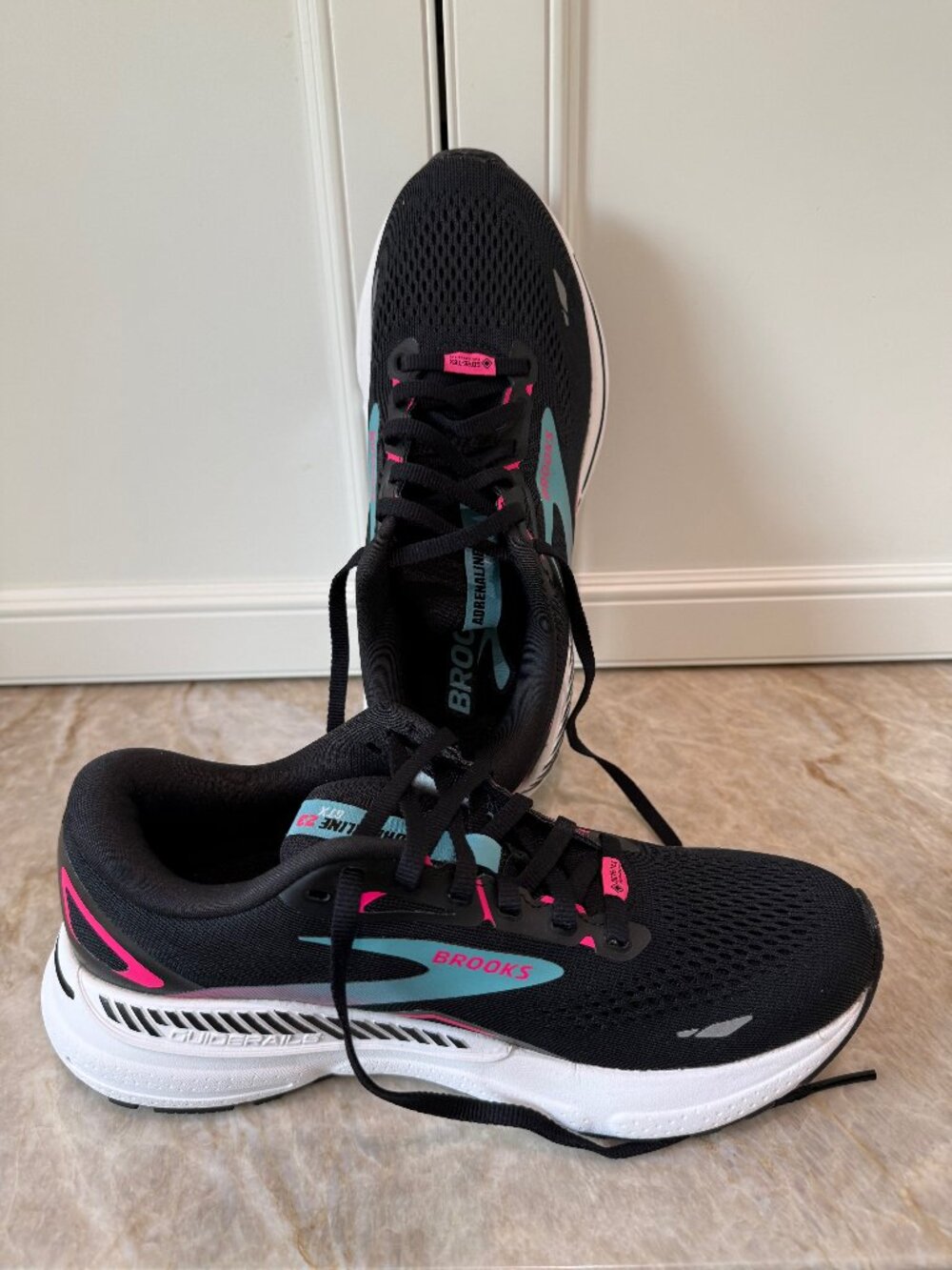 Brooks Adrenaline GTS23 GTX Running Shoe Size 8.5